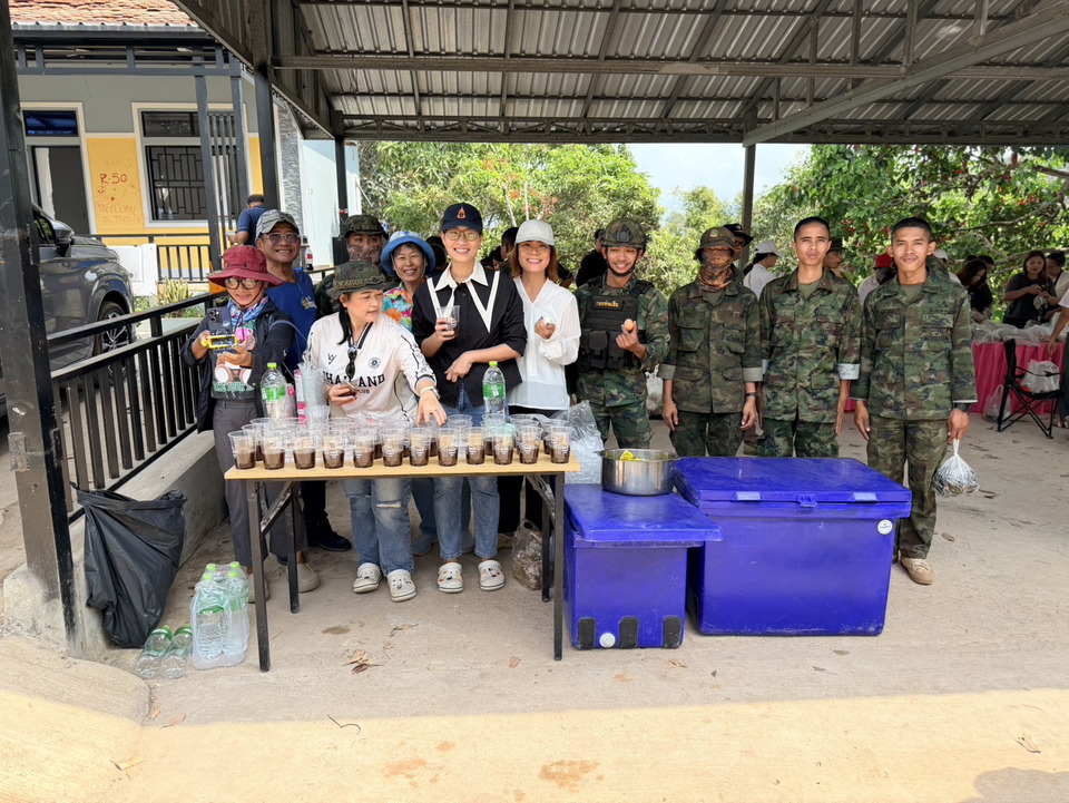 แนวหลังไม่ทิ้งกัน ชาวบ้านตราด-ระยอง รวมพลังเลี้ยงอาหารทหารแดนตราด