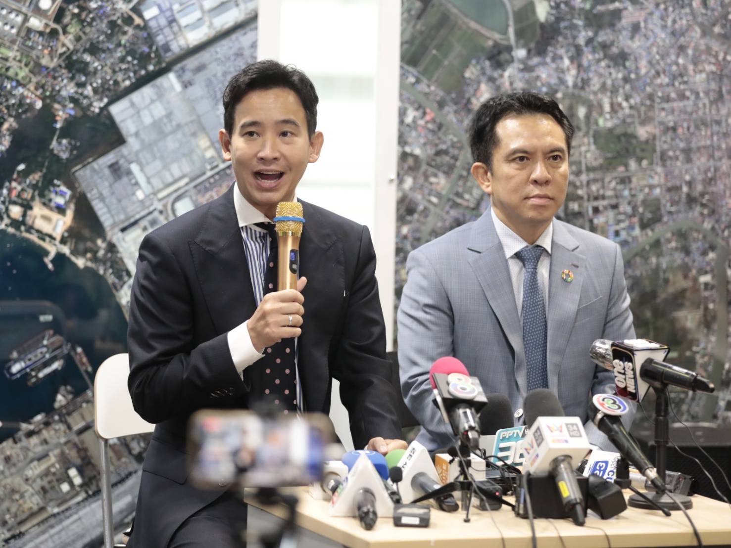 "พิธา" ชี้ “ธาริต” ถูกสั่งจำคุก ต้องมีการชำระประวัติศาสตร์ ลั่นถ้าได้เป็นรัฐบาล พร้อมคืนความยุติธรรมให้ "คนเสื้อแดง" 