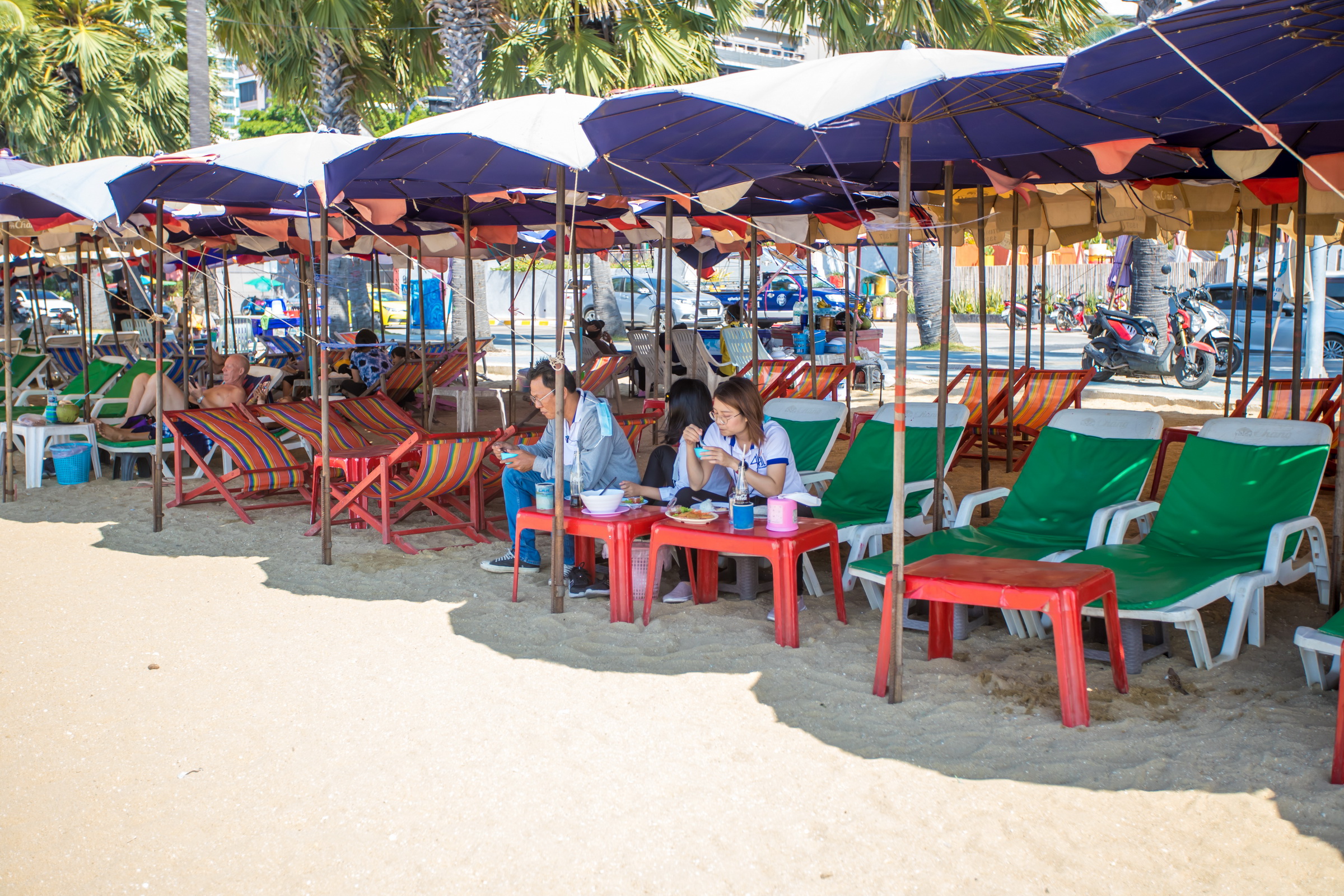  ผู้ประกอบการพัทยาวอนภาครัฐผ่อนคลายเปิดบาร์เบียร์ สถานบันเทิง