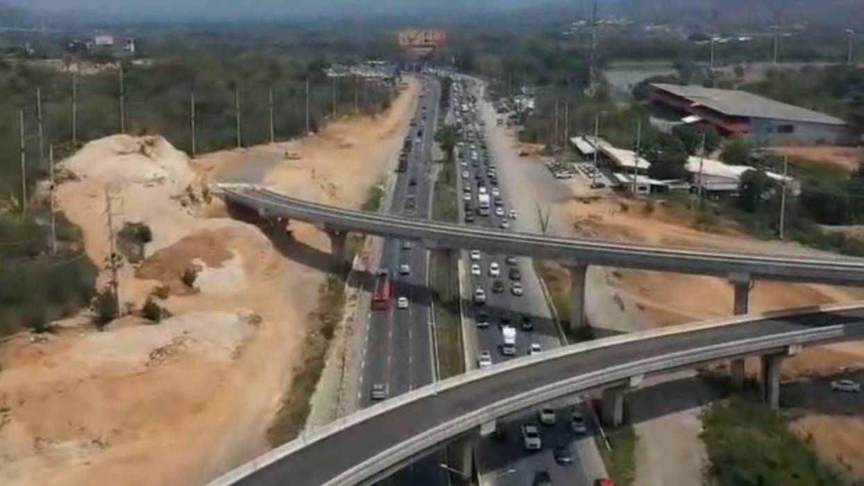  โคราชเปิดช่องทางพิเศษเร่งระบายปริมาณรถหนาแน่นบนทางด่วน M6 และถนนมิตรภาพ