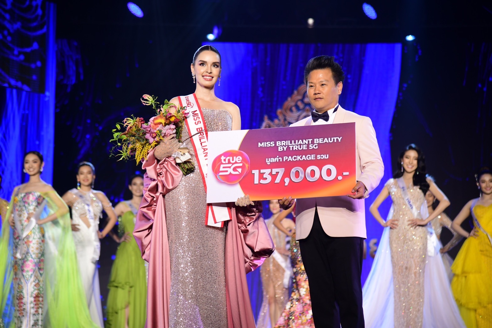 ทรู ร่วมยินดี-มอบรางวัลแก่ “นิต้า-มานิตา ดวงคำ ฟาร์เมอร์”ผู้ครองมงกุฎนางสาวไทย คนที่ 53 