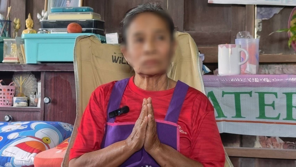 บุรีรัมย์ แม่วัย 64 เลี้ยงลูกพิการลำพัง น้อยใจถูกตัดบัตรคนจน เหตุหนี้เกิน 1 แสน วอนรัฐทบทวน 