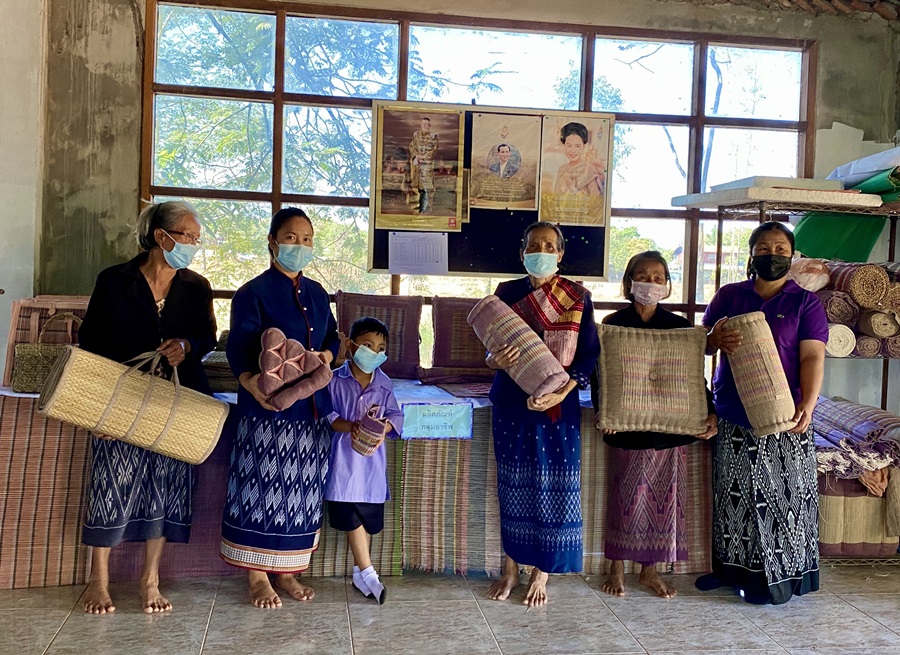กลุ่มอาชีพพระราชทาน ราษฎรบ้านม่วง อ.กุสุมาลย์ จ.สกลนคร