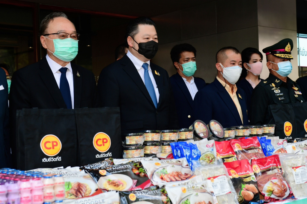 เครือ CP จับมือ กองทัพบก มอบถุงยังชีพ 15,000 ถุง หนุนชุมชนคลองเตย สู้ภัยโควิด