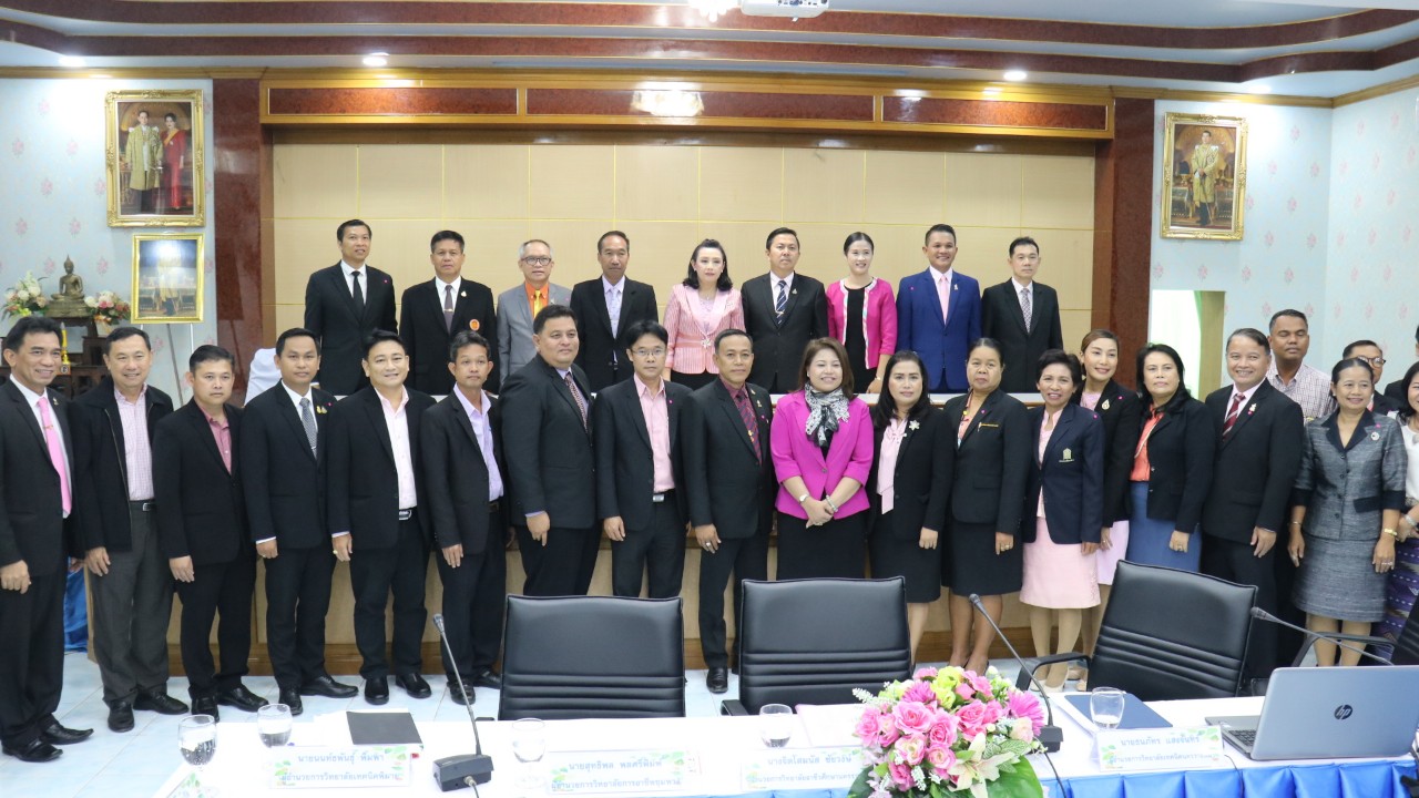 กลุ่มวิทยาลัยอาชีวศึกษาโคราช 12 แห่ง ผนึกกำลังสร้างความเข้มแข็งองค์กร สร้างนศ.ยุค 4.0 ขับเคลื่อนไทยก้าวสู่อินเตอร์ 