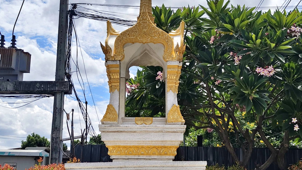 อุกอาจ! โจรบุกอุ้มพระพรหมทองเหลืองหน้าปั๊ม ปตท.คลองหลวง สูญกว่า 1.2 แสนบาท