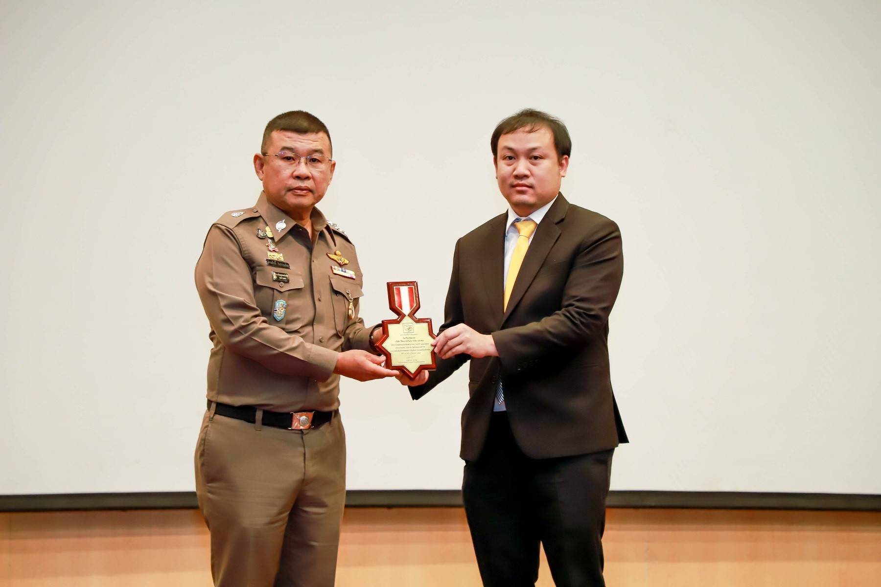 วิริยะประกันภัย รับโล่รางวัลเกียรติยศตำรวจไทย ประจำปี 2564-2565 