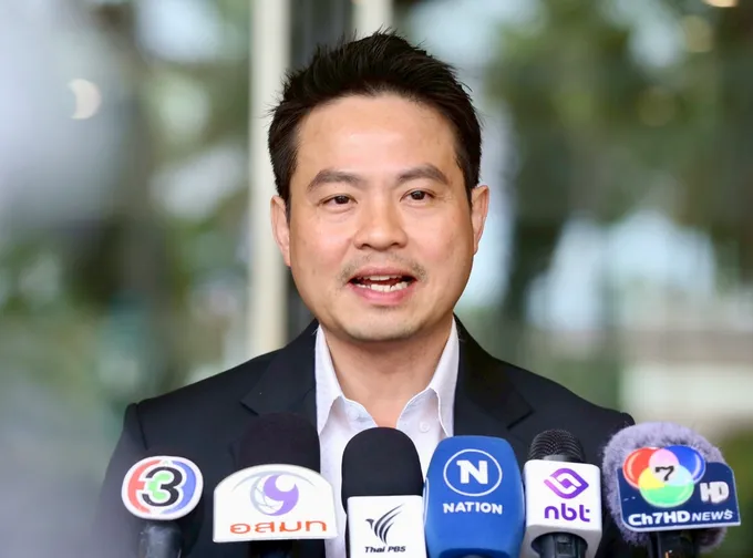“ภราดร” ย้ำ ยุบสภาเป็นอำนาจนายกฯ บอก ปล่อยซักฟอก รบ.แจงดีแค่ไหน ก็โหวตแพ้อยู่ดี ไม่ทราบข่าว “วราวุธ” ซบ ภท.  แต่รู้สึกดีต่อกัน 