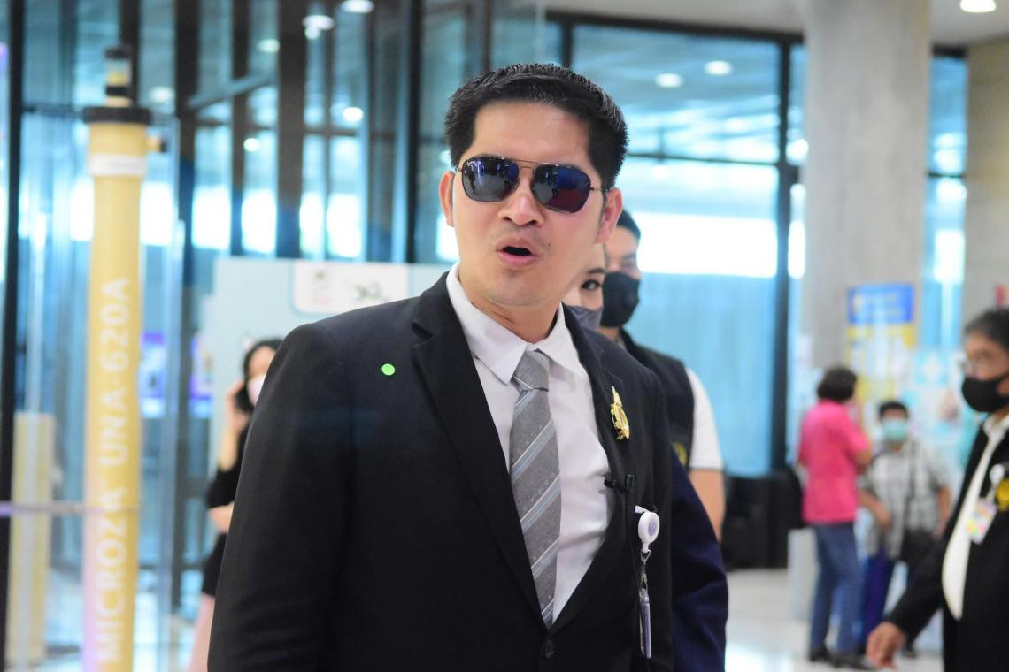 งานเข้าแล้ว! “ป.ป.ช.”เรียก “เต้-มงคลกิตติ์” รับทราบข้อกล่าวหาร่วมชุมนุมชู 3 นิ้วปี 63