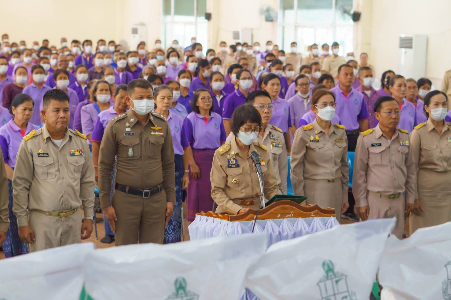 เกษตรกรประสบอุทกภัยยโสธรรับเมล็ดพันธ์ข้าว 105 พระราชทานของมูลนิธิชัยพัฒนา