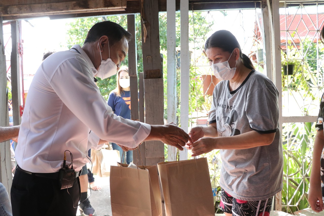  "วุฒินันท์" นำทีม "ก้าวไกล-ก้าวหน้า" สำรวจความเดือดร้อนหลังเหตุเพลิงไหม้ "หมิงตี้เคมีคอล" 