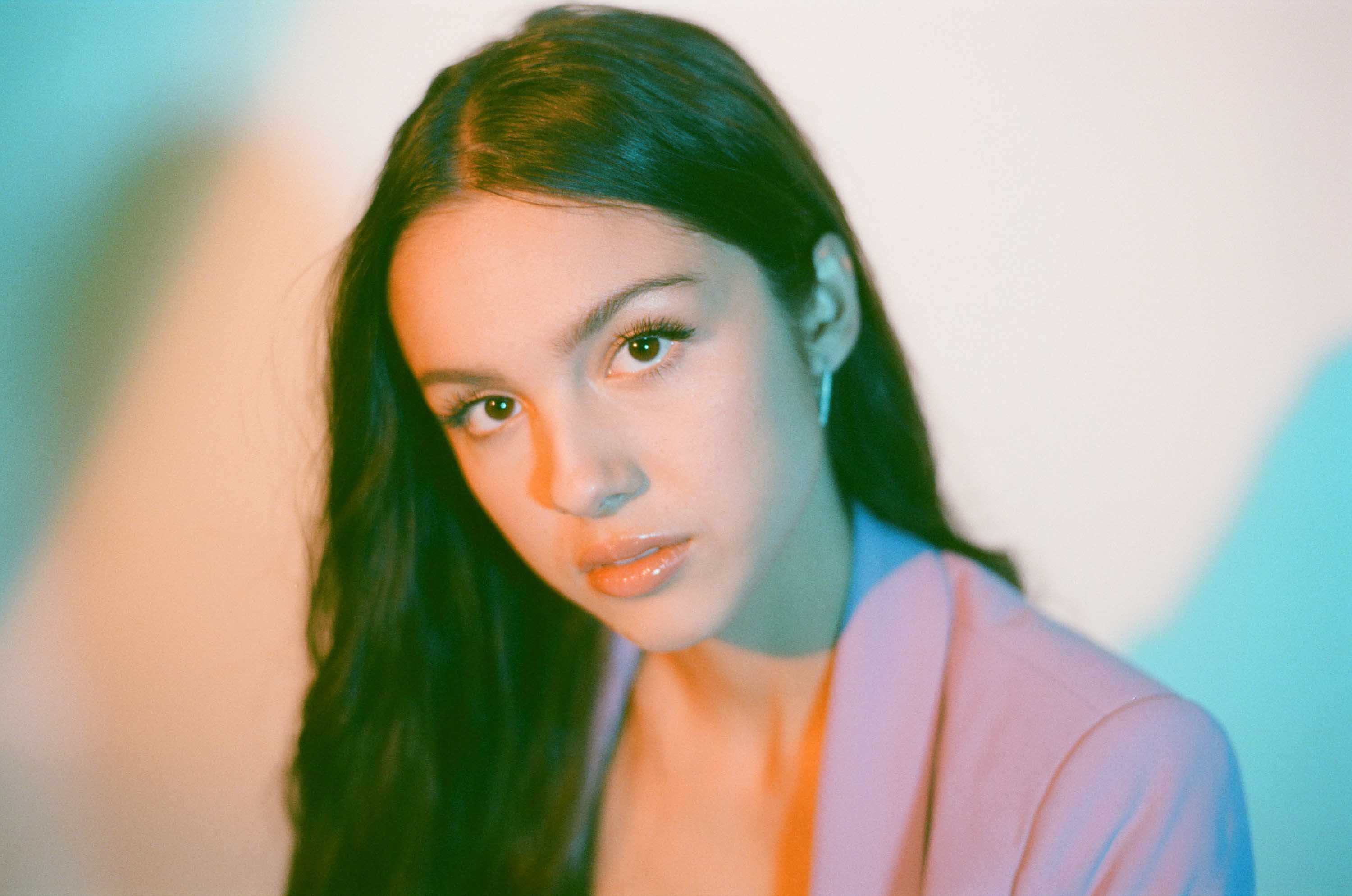 สะเทือนวงการเพลงโลก! “Olivia Rodrigo” พาเพลง “drivers license” ครองบัลลังก์ชาร์ตเพลงอันดับหนึ่งทั่วโลก 8 สัปดาห์ซ้อน