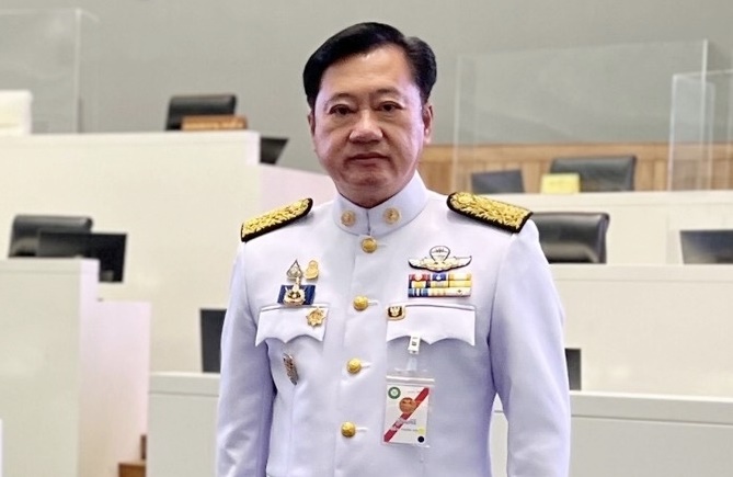ส.ว.สมชาย ปลื้มสมาชิกวุฒิสภารวมใจร้องเพลงสรรเสริญพระบารมี