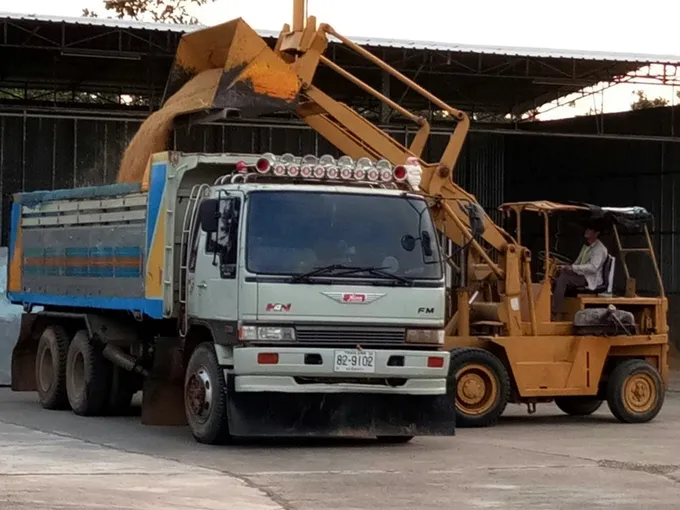 อุบลราชธานี เดินหน้ารวบรวมข้าวเปลือกตามโครงการสินเชื่อเพื่อรวบรวมข้าวฯ ปีการผลิต 2560/61