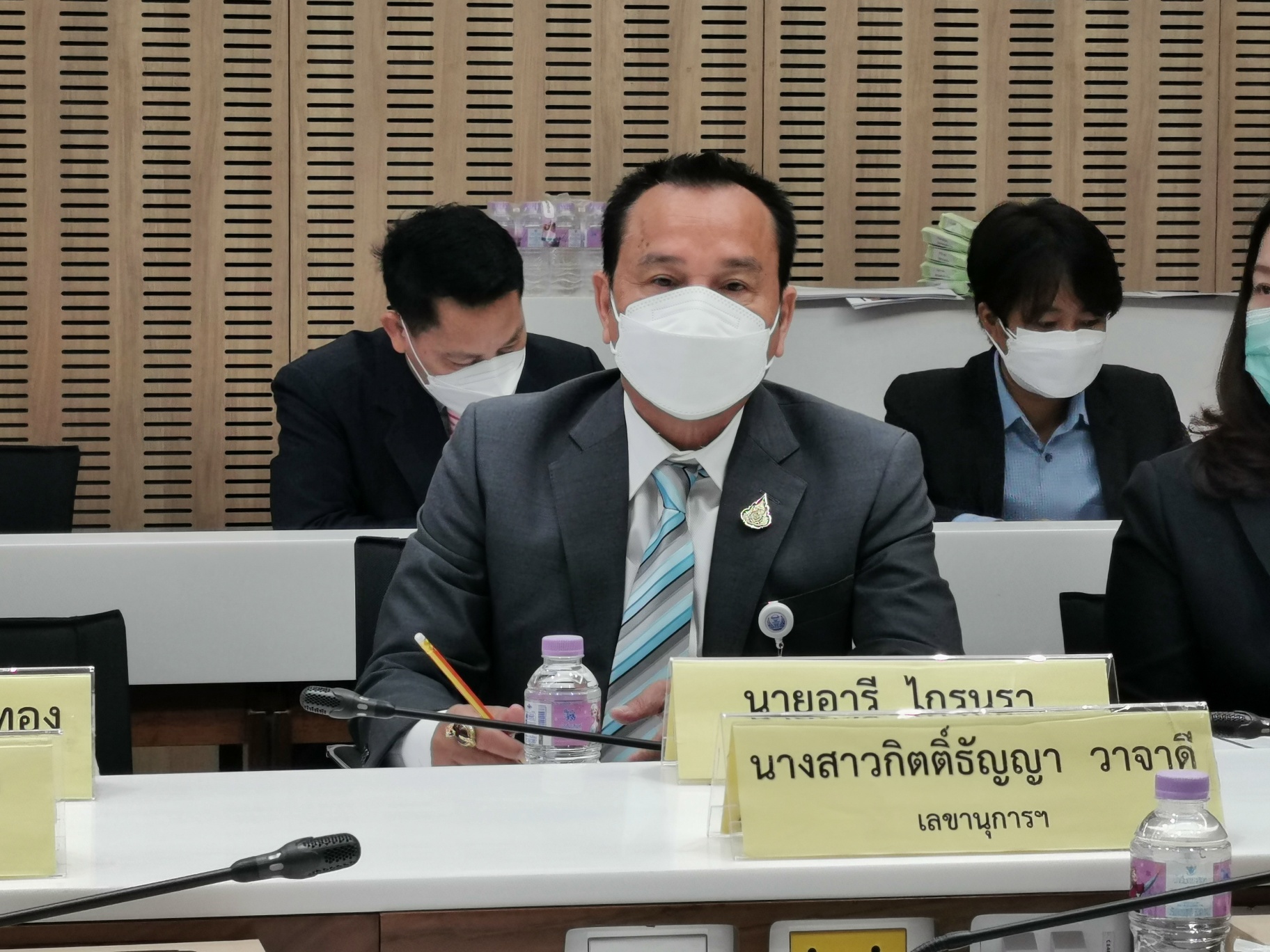 "อารี "เชื่อมั่น "ศรัณย์วุฒิ"  พา "เพื่อชาติ" ก้าวไปข้างหน้าได้ ยัน "เพชรวรรต" ยังไม่ทิ้งพรรค