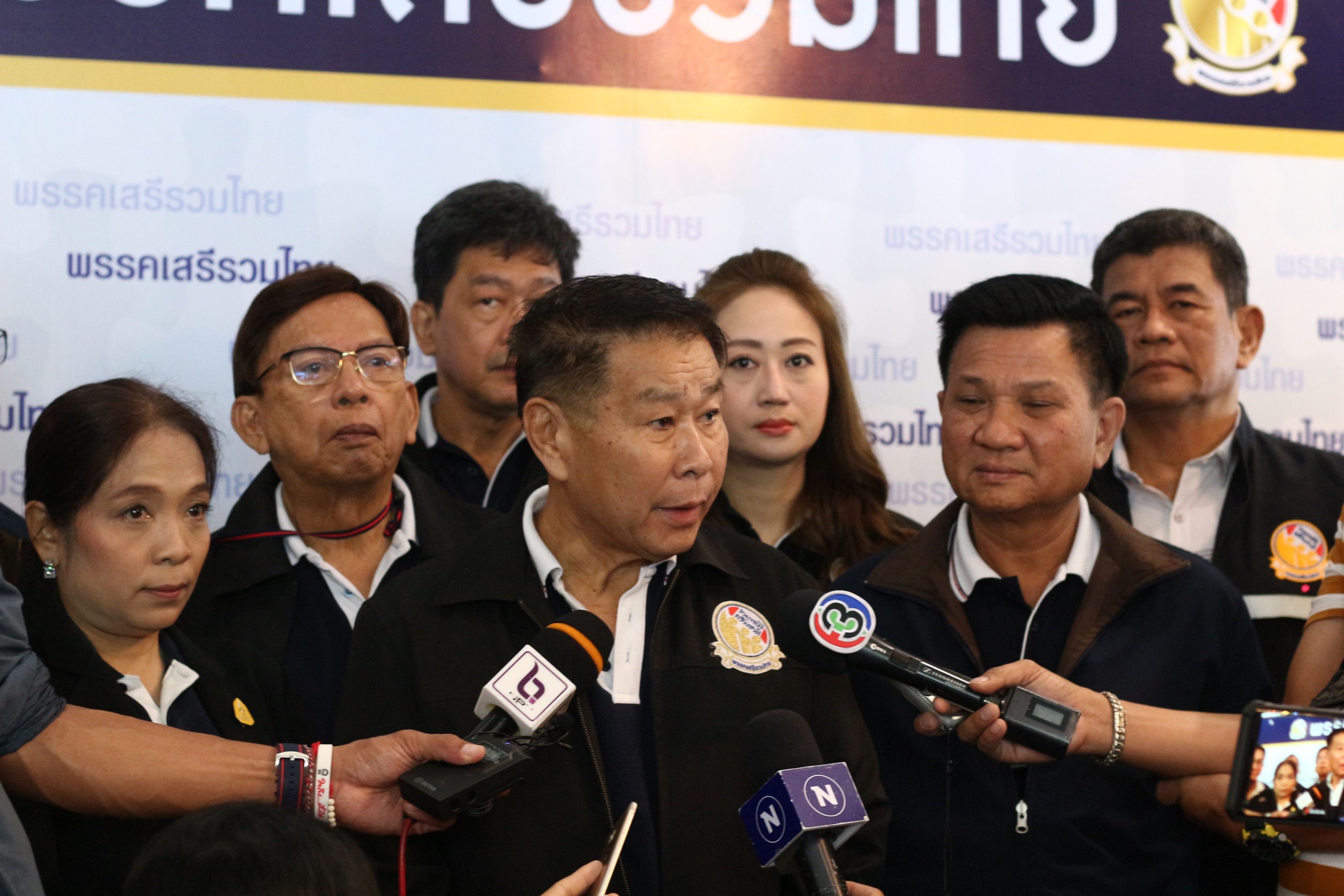 "เสรีพิศุทธ์" จวก "บิ๊กแดง" อย่ายุ่งเรื่องการเมือง ซัดหลายองค์กรสนองอำนาจใครบางคน 