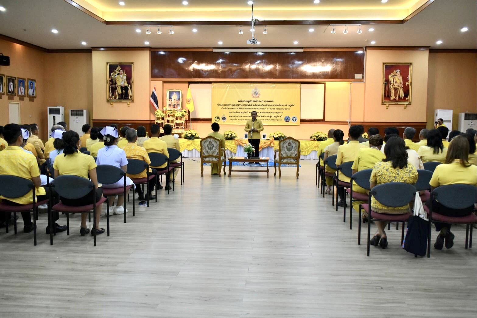 สมาคมแม่บ้านมท.-ชมรมแม่บ้านมหาดไทยจังหวัดสุราษฎร์ฯจัดมอบอุปกรณ์การแพทย์รพ.เฉลิมพระเกียรติ