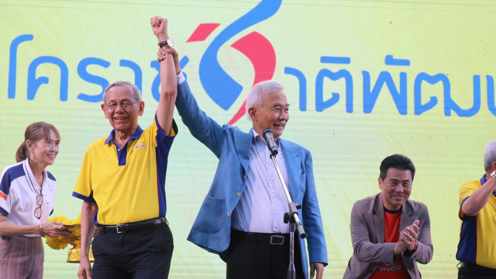 สนามเทศบาลนครโคราชแข่งดุพรรคการเมืองดังส่งตัวแทนลงสมัครชิงเค้ก 1.6 พันล้าน 