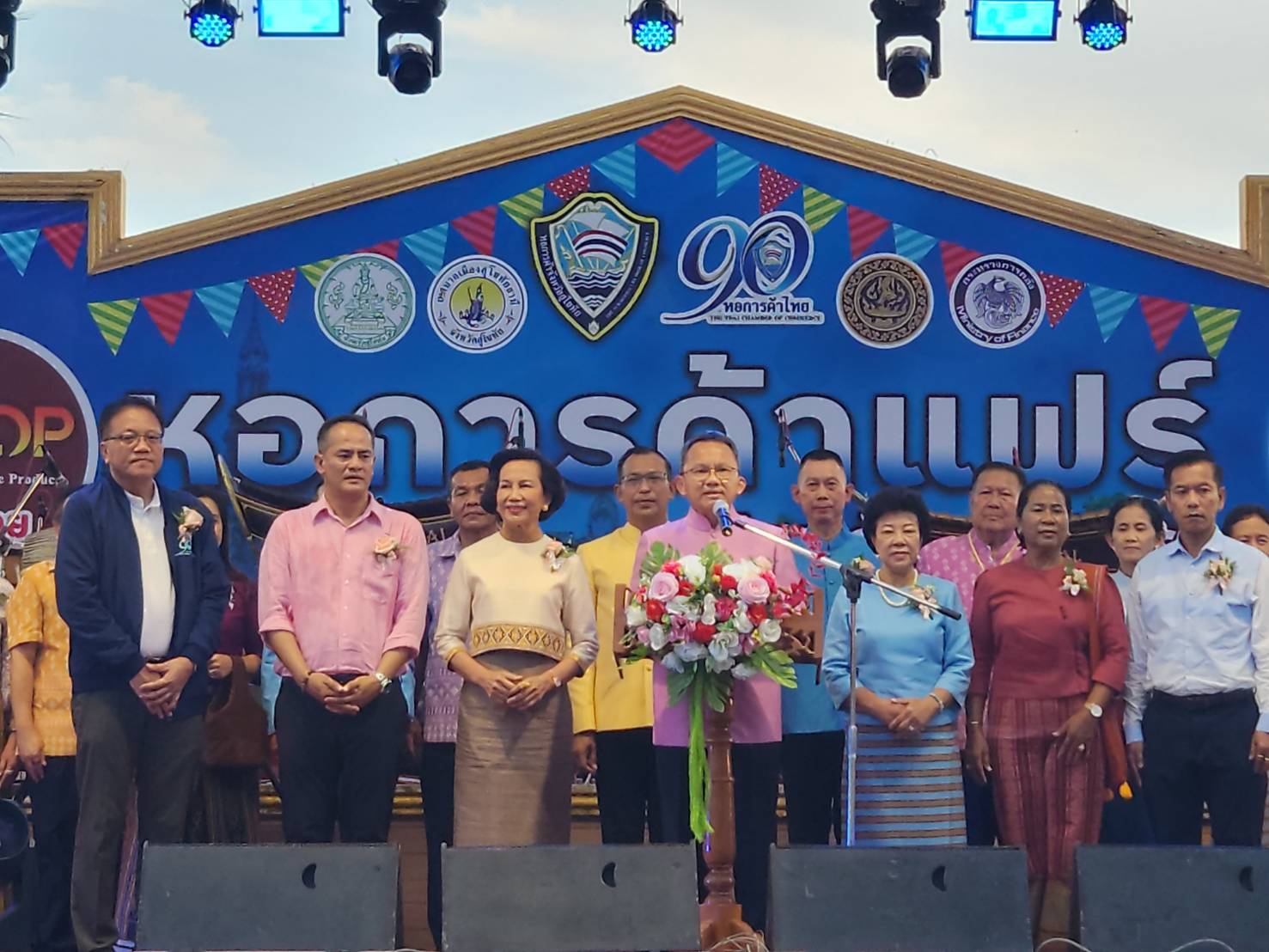 "สมศักดิ์" ชวนเที่ยวงานหอการค้าแฟร์จ.สุโขทัย หวังกระตุ้นเศรษฐกิจให้ถึง 100 ล. จ่อหารือทุกภาคส่วนจัดกิจกรรมยกระดับพัฒนาการท่องเที่ยว