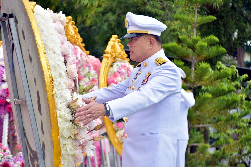 ผู้ว่าฯพังงา นำ ขรก.วางพวงมาลา เนื่องในวันปิยมหาราช น้อมรำลึกในพระมหากรุณาธิคุณ ร.5