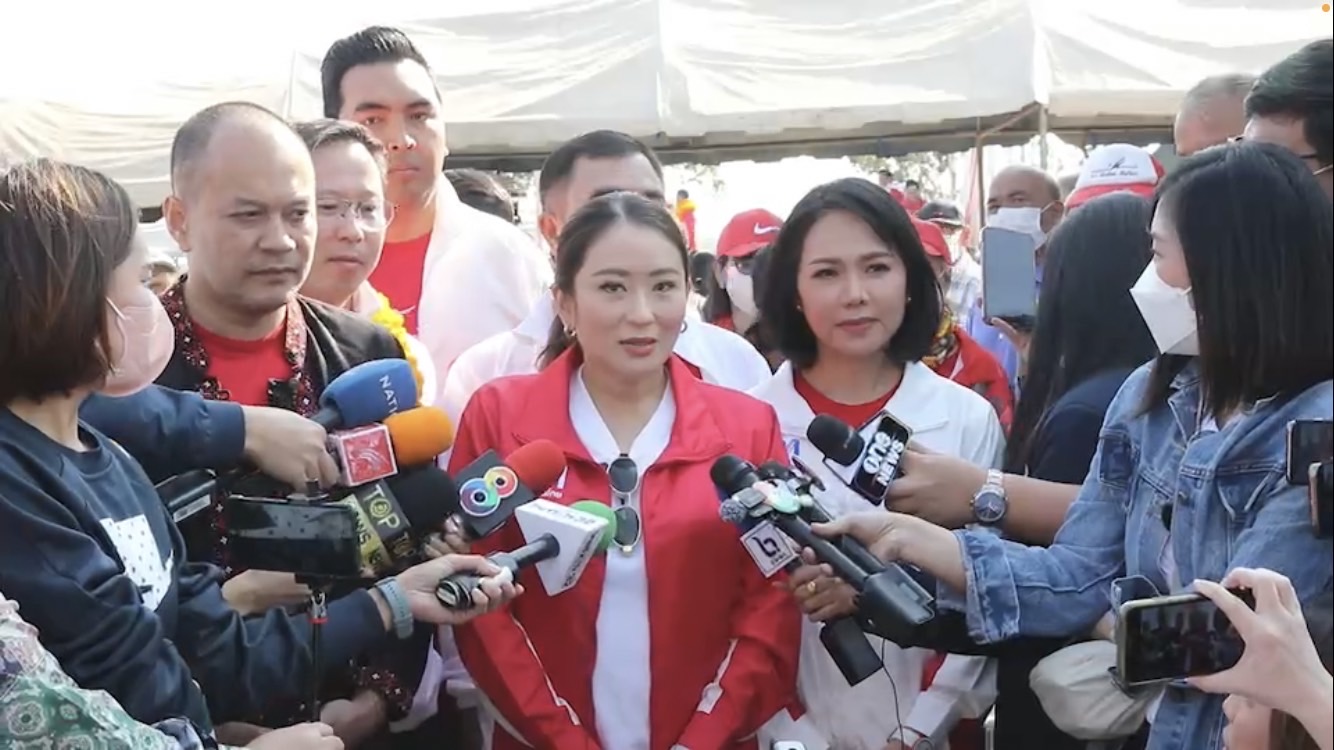 “แพทองธาร” ควง ส.ส.หนองคาย แวะชิมข้าวจี่ “ณัฐวุฒิ” เมิน “จตุพร” หักเหลี่ยมโหด ขอเดินหน้าหาเสียง