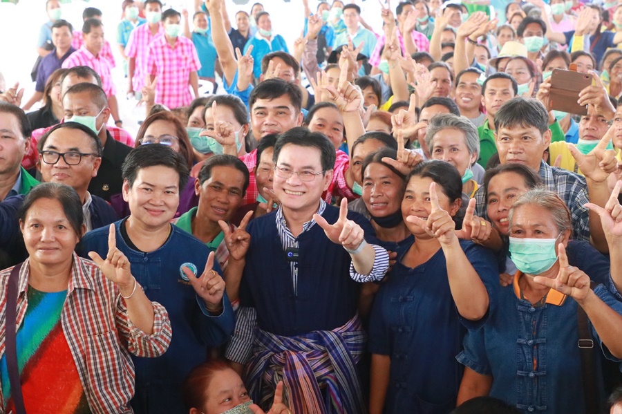"จุรินทร์" นำทีมลุยสุโขทัย ติดตามนโยบายประกันรายได้พืชผลทางการเกษตร