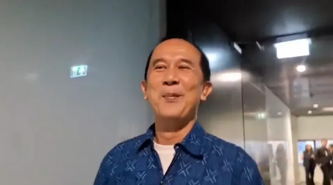 มุกเดิม! "สว.อลงกต" พูดภาษาจีนใส่นักข่าว เลี่ยงตอบแจง กกต.ปม "ฮั้วเลือกสว." 