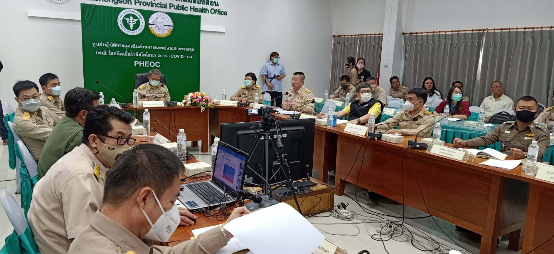 ผู้ว่าฯแม่ฮ่องสอน ประชุมจัดอาสาเฝ้าระวังโรคระบาดไวรัสโควิดในชุมชน