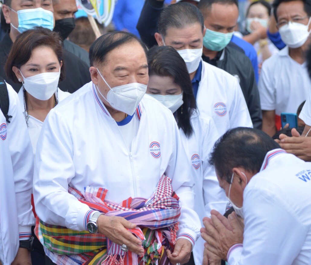 ลือหึ่ง! "บิ๊กป้อม" ไขก๊อกหัวหน้า พปชร. สั่ง "สันติ" แจงข่าวพรุ่งนี้