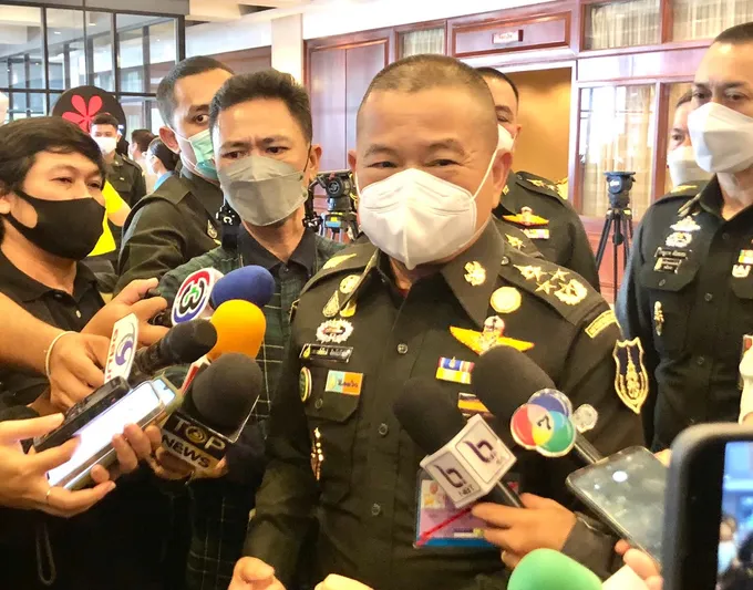 “ผบ.ทบ.” ปัดตอบ สถานการณ์การเมือง-อนาคต “บิ๊กตู่”