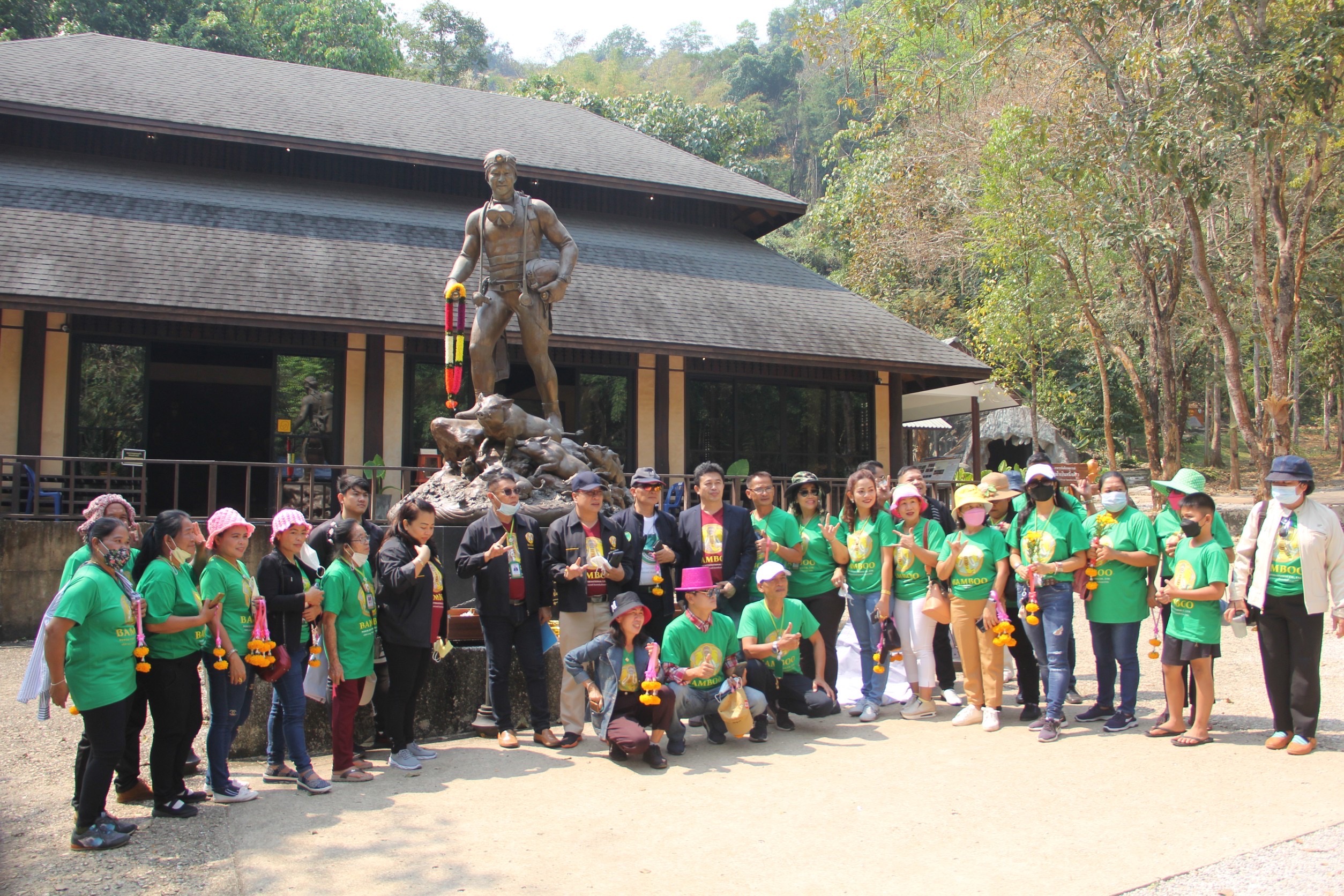 ต้อนรับคาราวานรถยนต์ท่องเที่ยว  จากอีสานเมืองย่าโมสู่เหนือสุดแดนสยาม