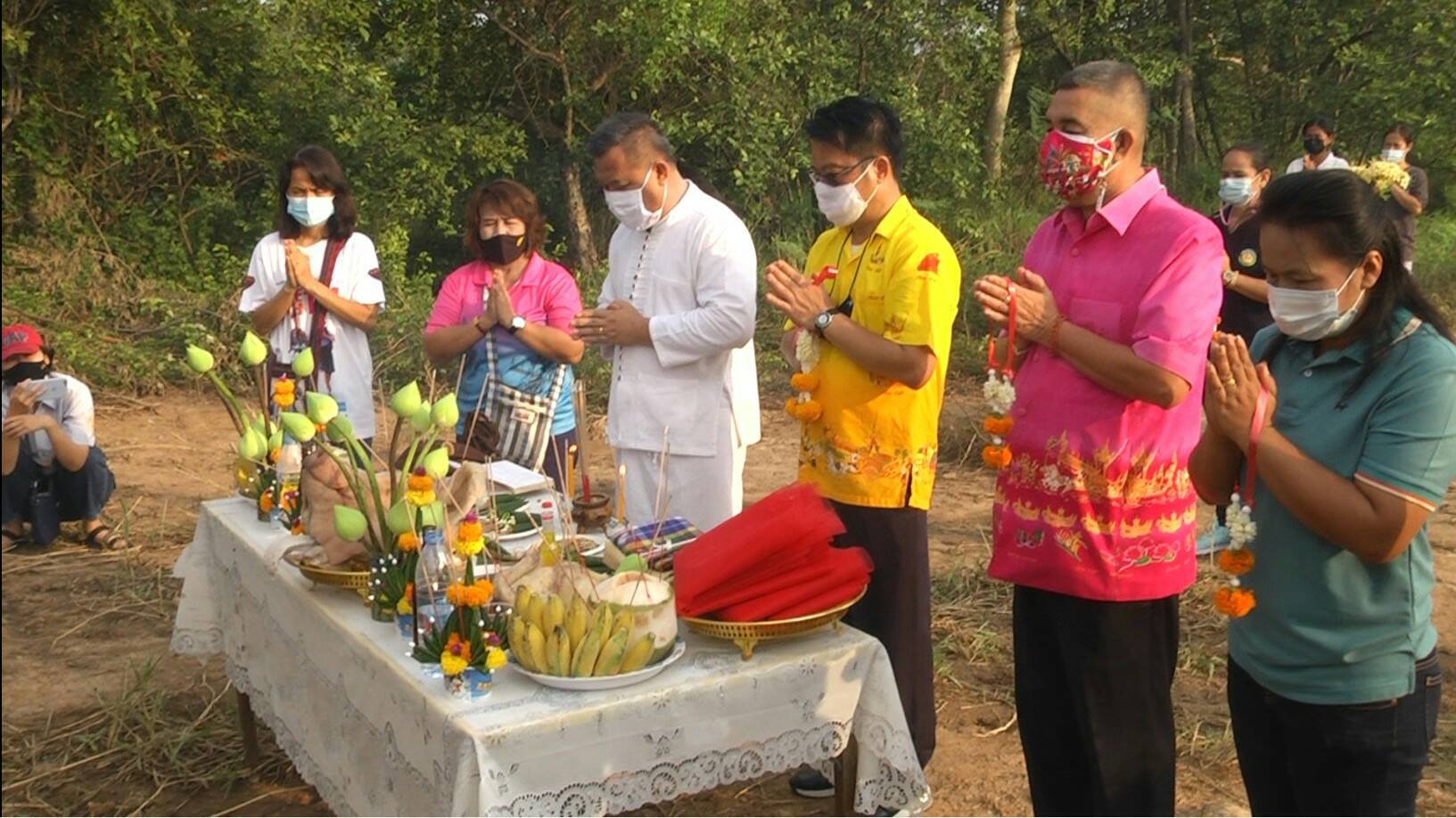 ยโสธรทำพิธีบวงสรวงสิ่งศักดิ์สิทธิ์เจ้าที่เจ้าทางพร้อมจุดบั้งไฟถวายพญาแถน