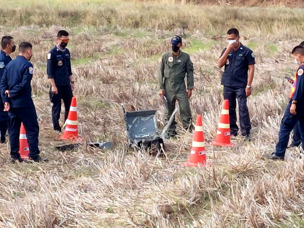 เปิดภาพเครื่องบินฝึกรุ่น F16 ตกที่ชัยภูมิ นักบินปลอดภัย