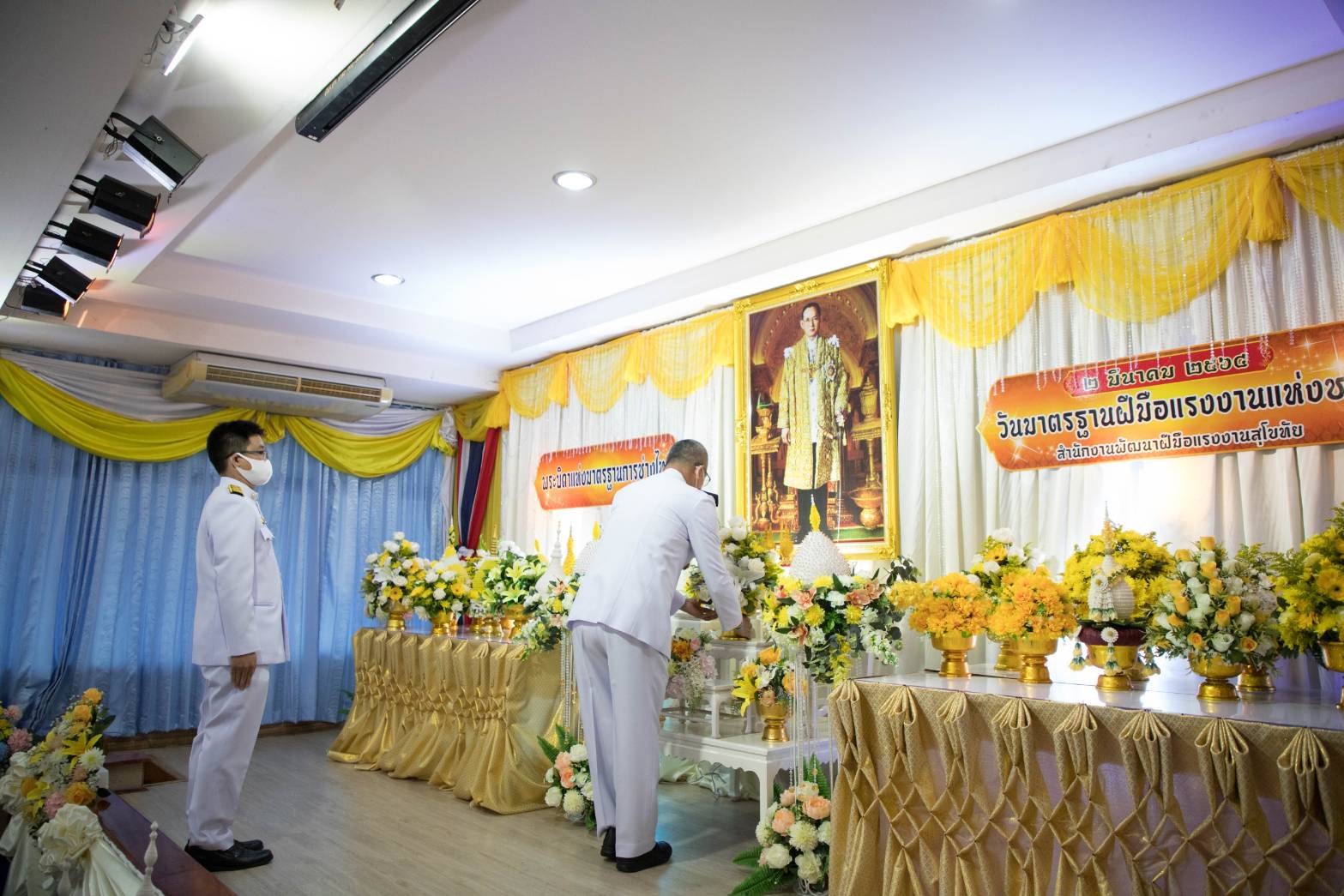 จังหวัดสุโขทัยจัดพิธีถวายราชสักการะแด่ รัชกาลที่ 9   เนื่องใน "วันพระบิดาแห่งมาตรฐานการช่างไทย ปี 2564"
