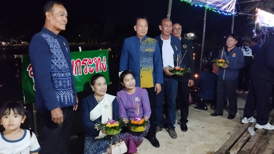 อบต.เหล่าหมี มุกดาหาร จัดลอยกระทงเรียบง่าย งดมหรสพ พลุ เพื่อถวายอาลัยสมเด็จพระพันปีหลวง 