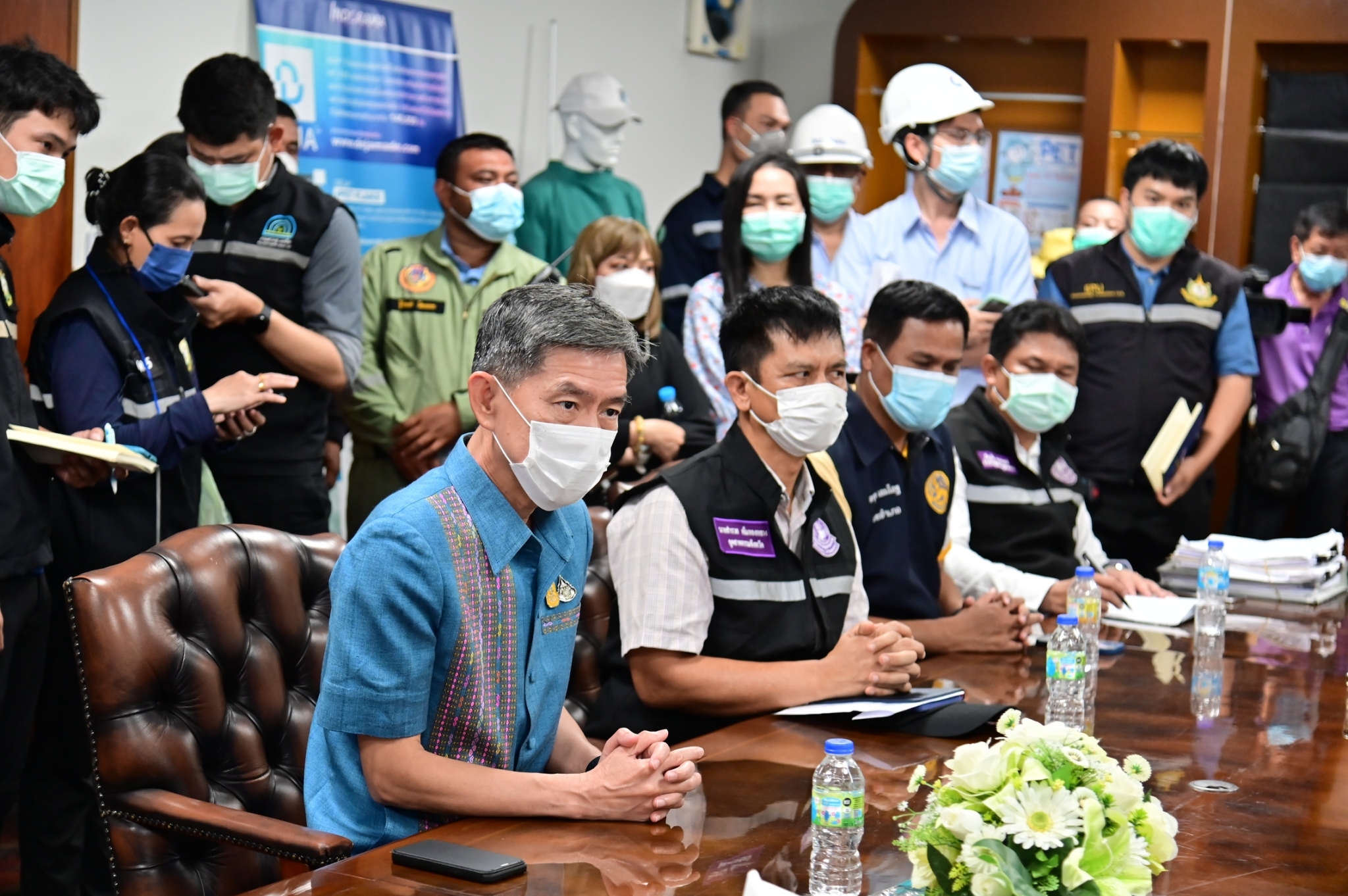 ผู้ว่าฯนครปฐมตรวจสอบสารเคมีรั่วจากโรงงานย่านนครชัยศรี เผยปิดวาล์วได้แล้ว  