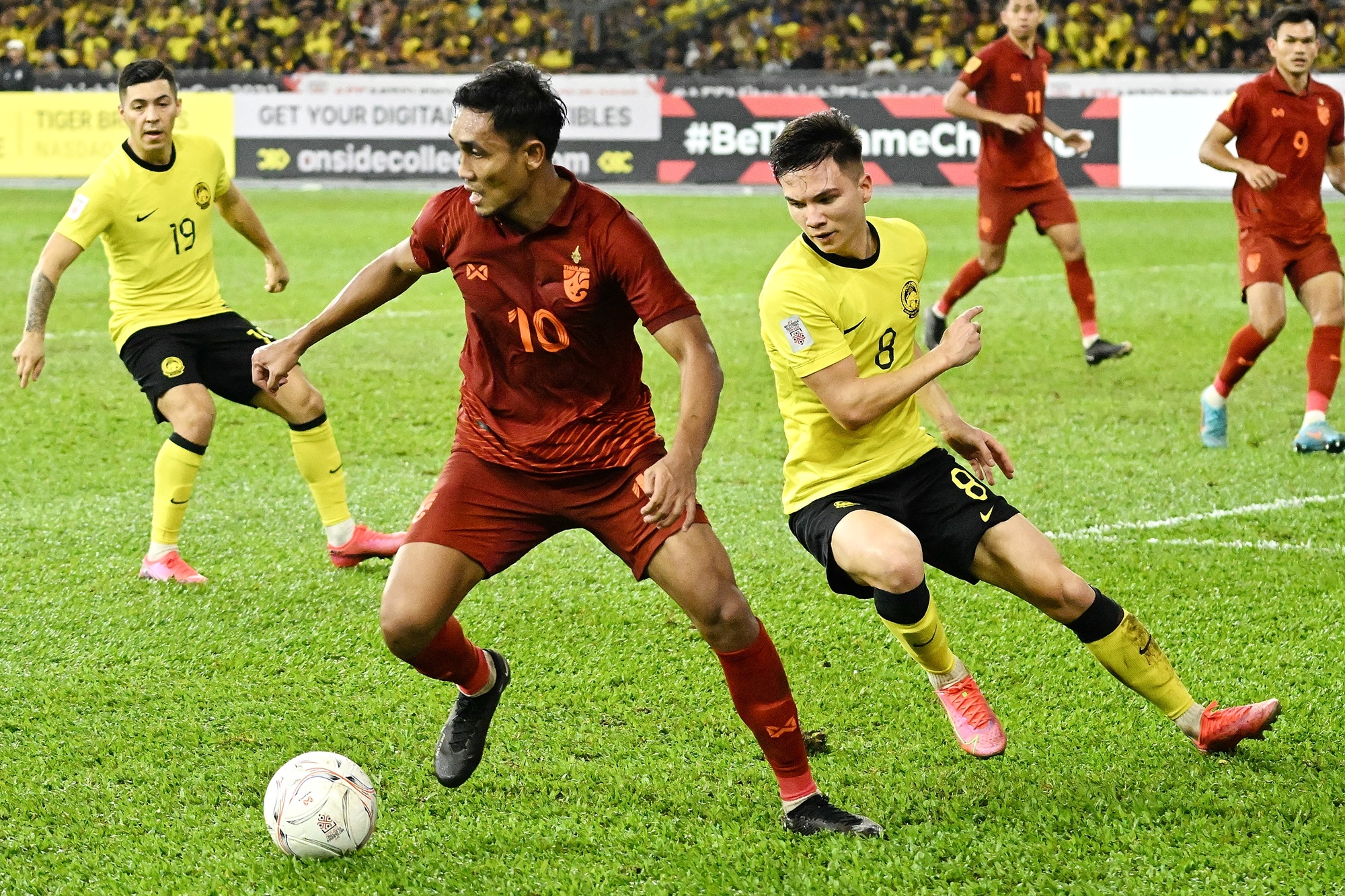 "ช้างศึก" บุกพ่าย "เสือเหลือง" 1-0 ฟุตบอลเอเอฟเอฟ มิตซูบิชิ อิเล็คทริค คัพ 2022 