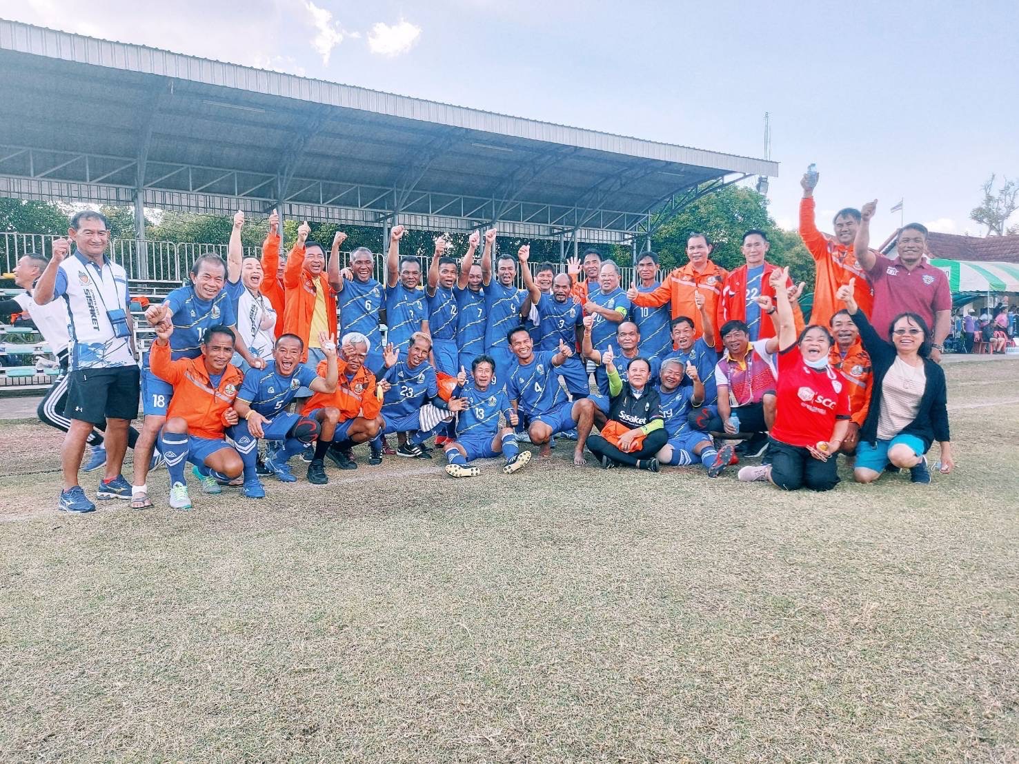 ทีมอาวุโสศรีสะเกษ ได้รองชนะเลิศอันดับ 2 ในระดับภาค กีฬาฟุตบอลอาวุโสแห่งชาติ