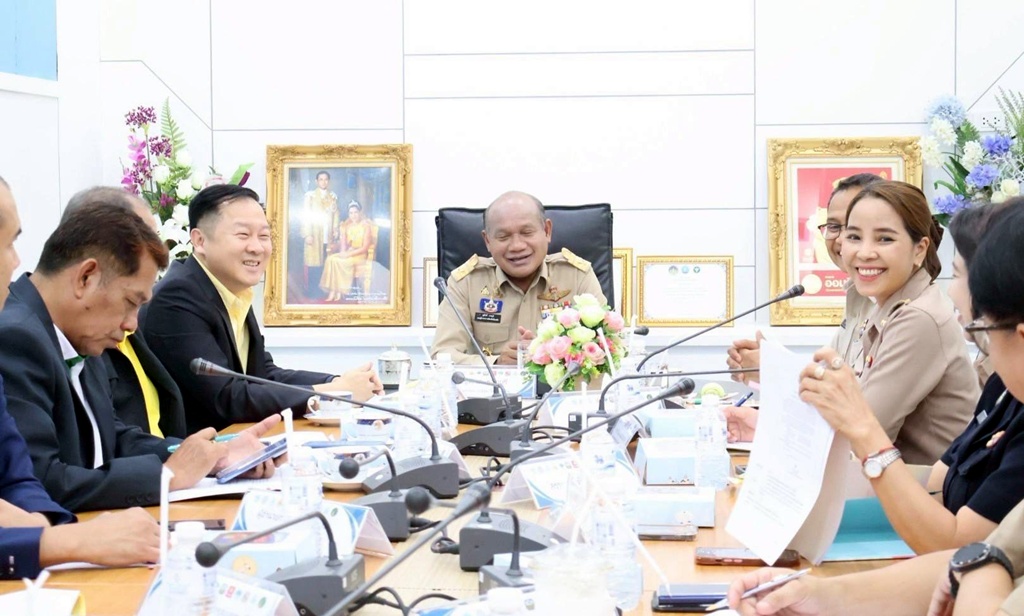รองผู้ว่าฯร้อยเอ็ด ประชุม คบจ. ย้ำปฏิบัติงานรวดเร็ว คล่องตัว สอดรับการดำเนินงานปัจจุบัน