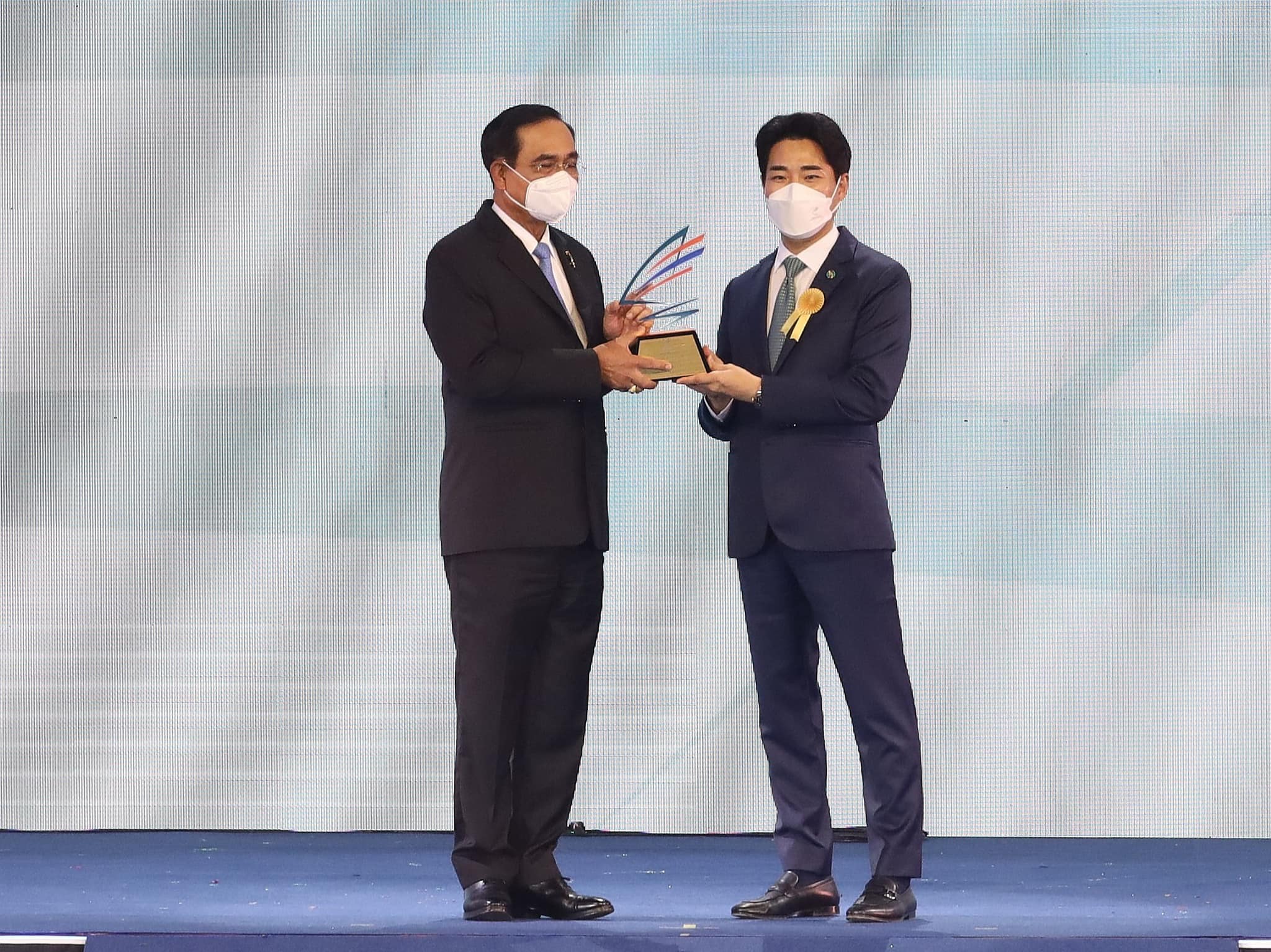 โค้ชเช เฮ !  "บิ๊กตู่" เซ็นมอบสัญชาติไทย หลังทุ่มเทเพื่อวงการกีฬาไทย