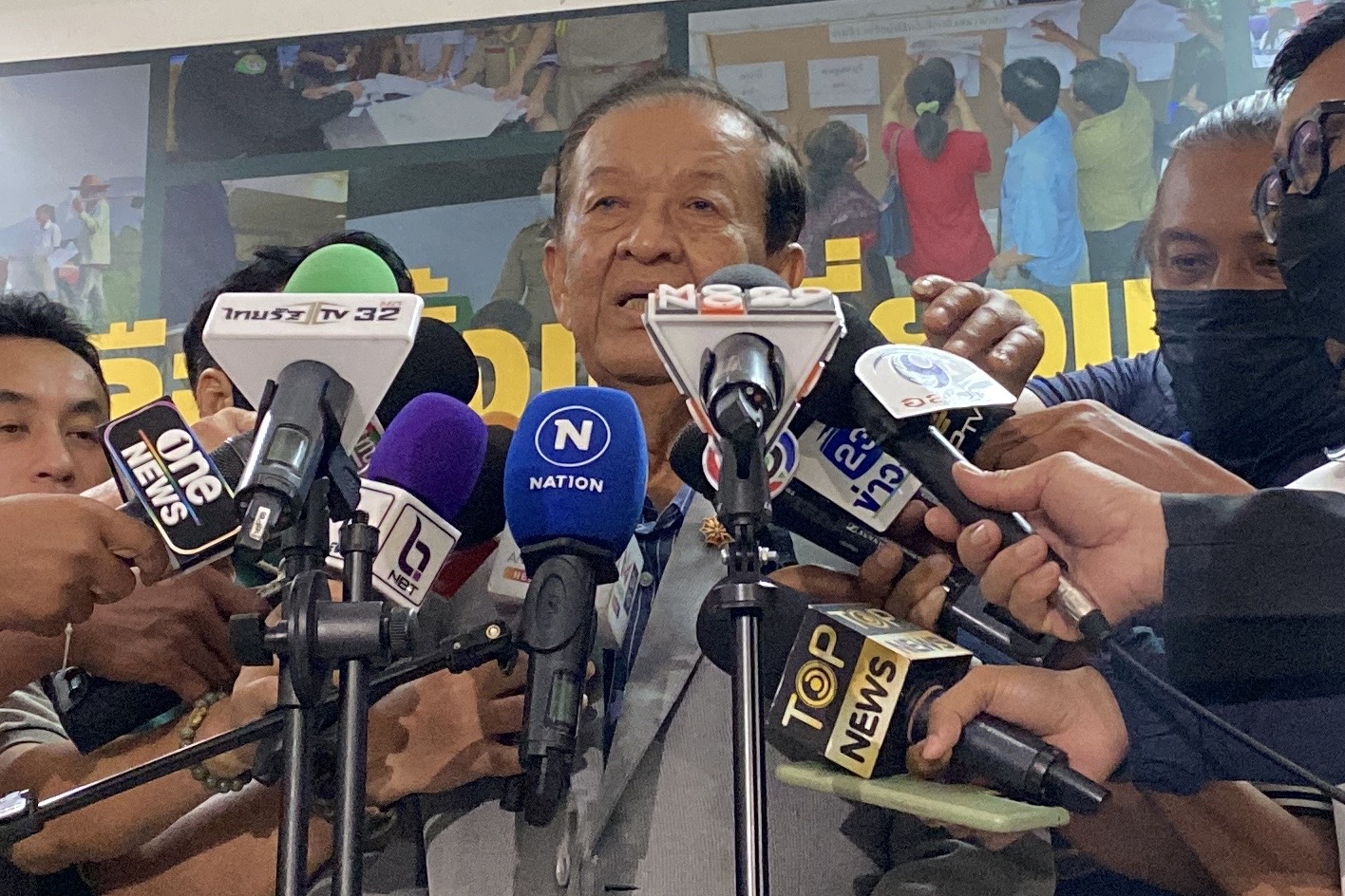 "วันนอร์" โต้ "สนธิ " กล่าวหาหนุน "แบ่งแยกดินแดน" ทำเสียหาย ให้ฝ่ายกม.พิจารณาดำเนินคดี ลั่นไม่ใช่กบฏ 