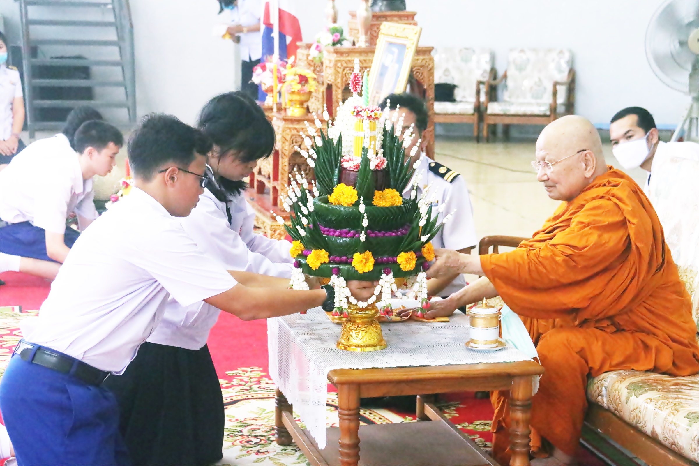 มุทิตาจิต 'โรงเรียนธัมมสิริศึกษาสัตหีบ' จัดพิธีไหว้ครู