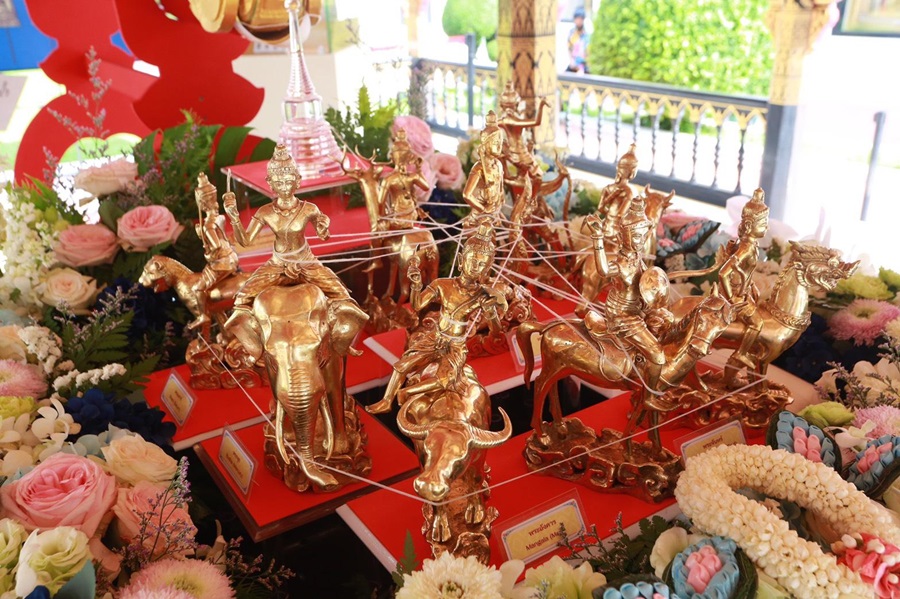 รับพรสงกรานต์ปีเถาะ สรงน้ำพระธาตุ เทวดานพเคราะห์ 9 องค์