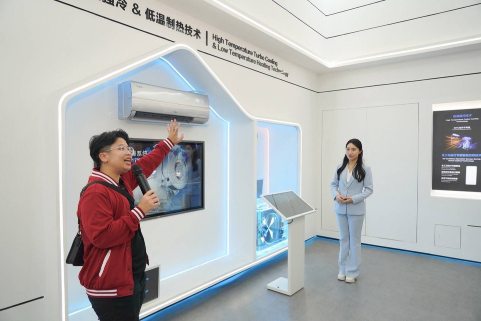 TCL จัดให้! พา Top Spender และ KOLs บินลัดฟ้าสัมผัสนวัตกรรมระดับโลก เมืองเซินเจิ้น ฉลองส่งท้ายแคมเปญครบรอบ 20 ปี