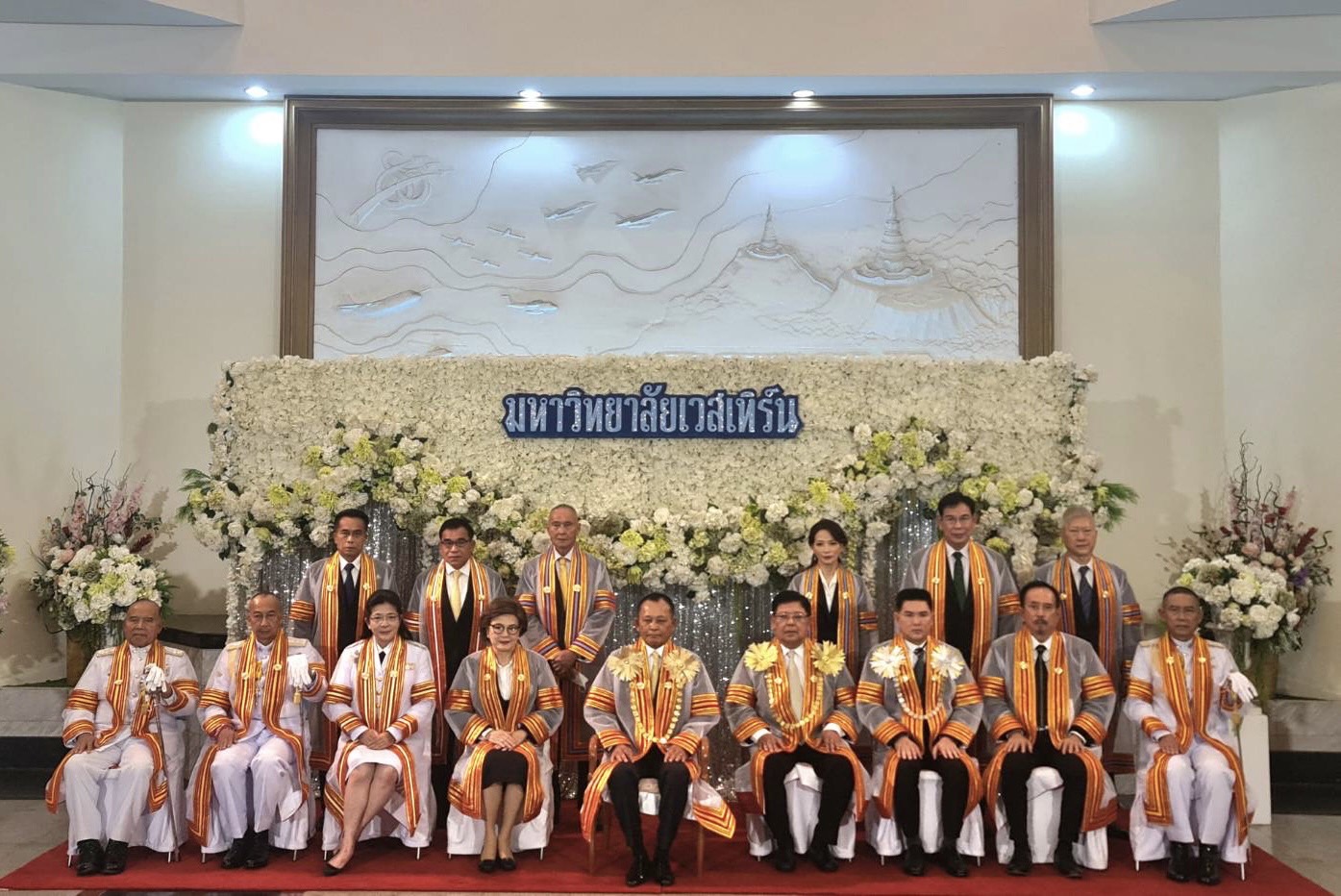  "ดร.ป้ายแดง" ครูแก้วรับปริญญาบัตรดุษฎีบัณฑิตกิตติมศักดิ์ บทพิสูจน์นักการเมืองของประชาชน