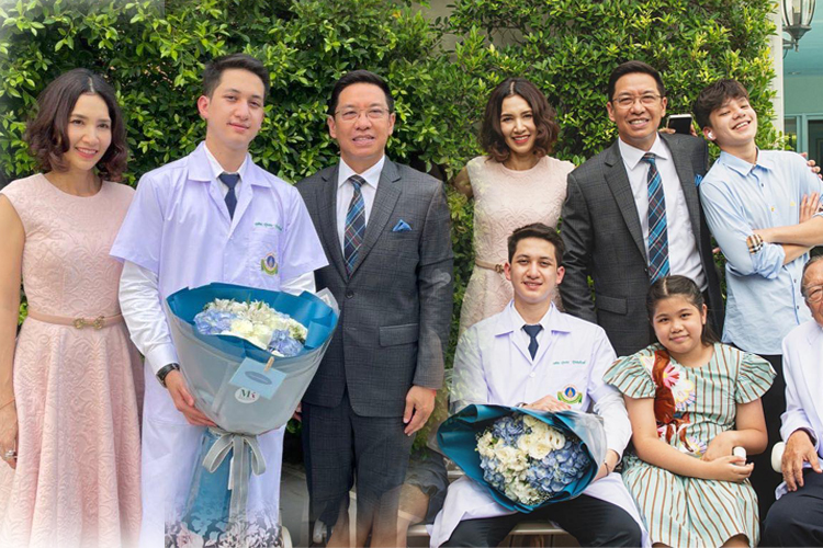 "บี-พุทธิพงษ์" สุดภูมิใจ ลูกชาย 'วันรับเสื้อกาวน์' เรียนแพทย์ รามาธิบดี ปี4