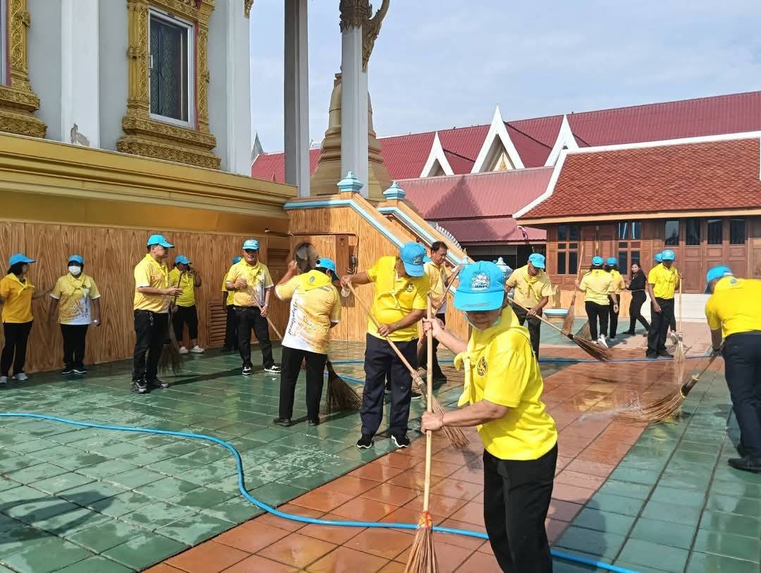 จิตอาสาอ่างทองปรับภูมิทัศน์รอบวัดอ่างทองวรวิหาร เตรียมการรับผู้แทนพระองค์เชิญชุดกล่องหนังสือธรรมนาวา “วัง”  