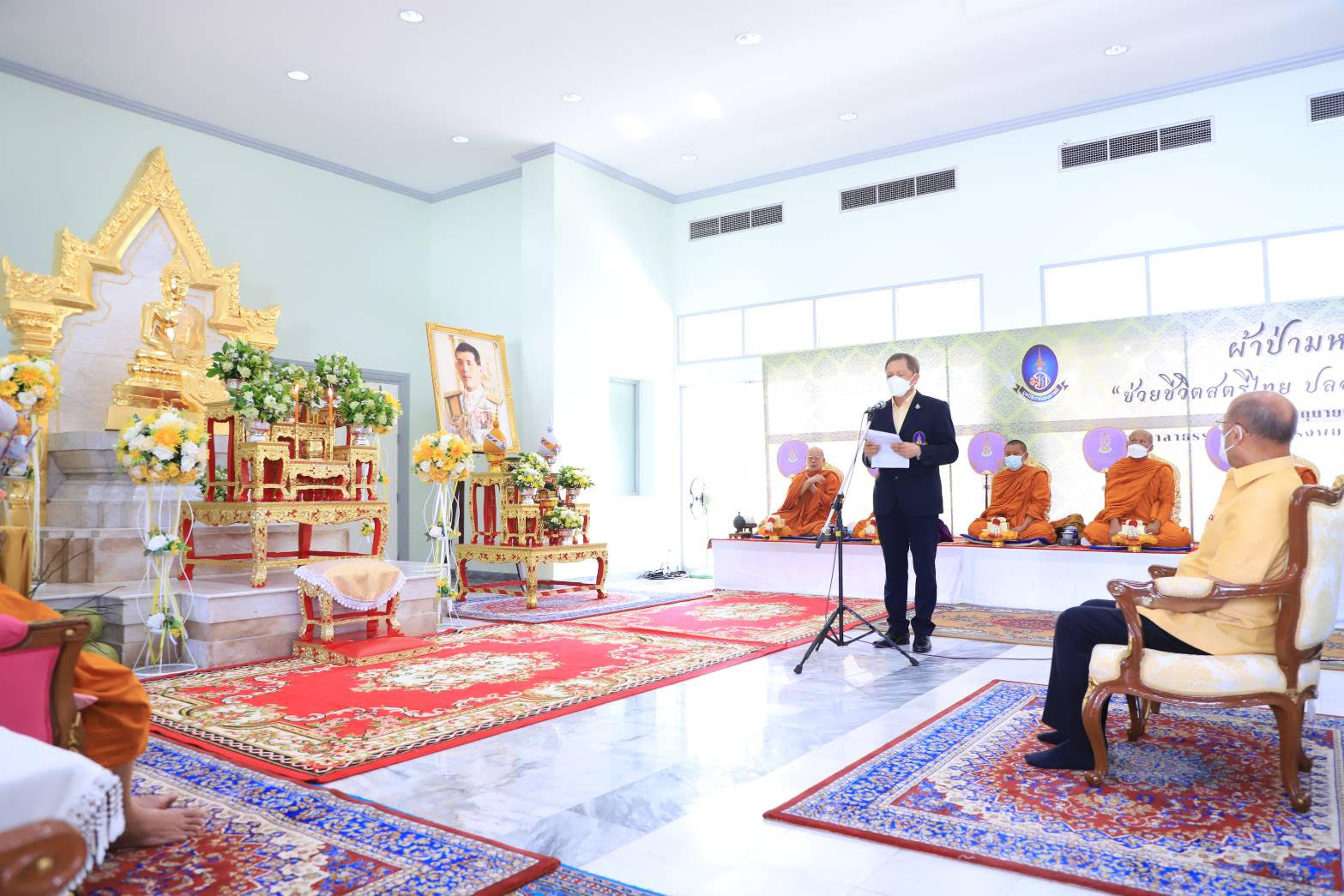 SABINA ร่วมทอดผ้าป่ามหากุศลมอบเงินจัดซื้อรถเอ็กซเรย์เต้านมเคลื่อนที่