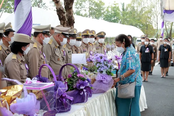 อธิบดีกรมข้าว  เฝ้ารับเสด็จฯ "กรมสมเด็จพระเทพฯ" ทรงติดตามงานด้านข้าวภายในศูนย์บริการการพัฒนาปลวกแดงฯ