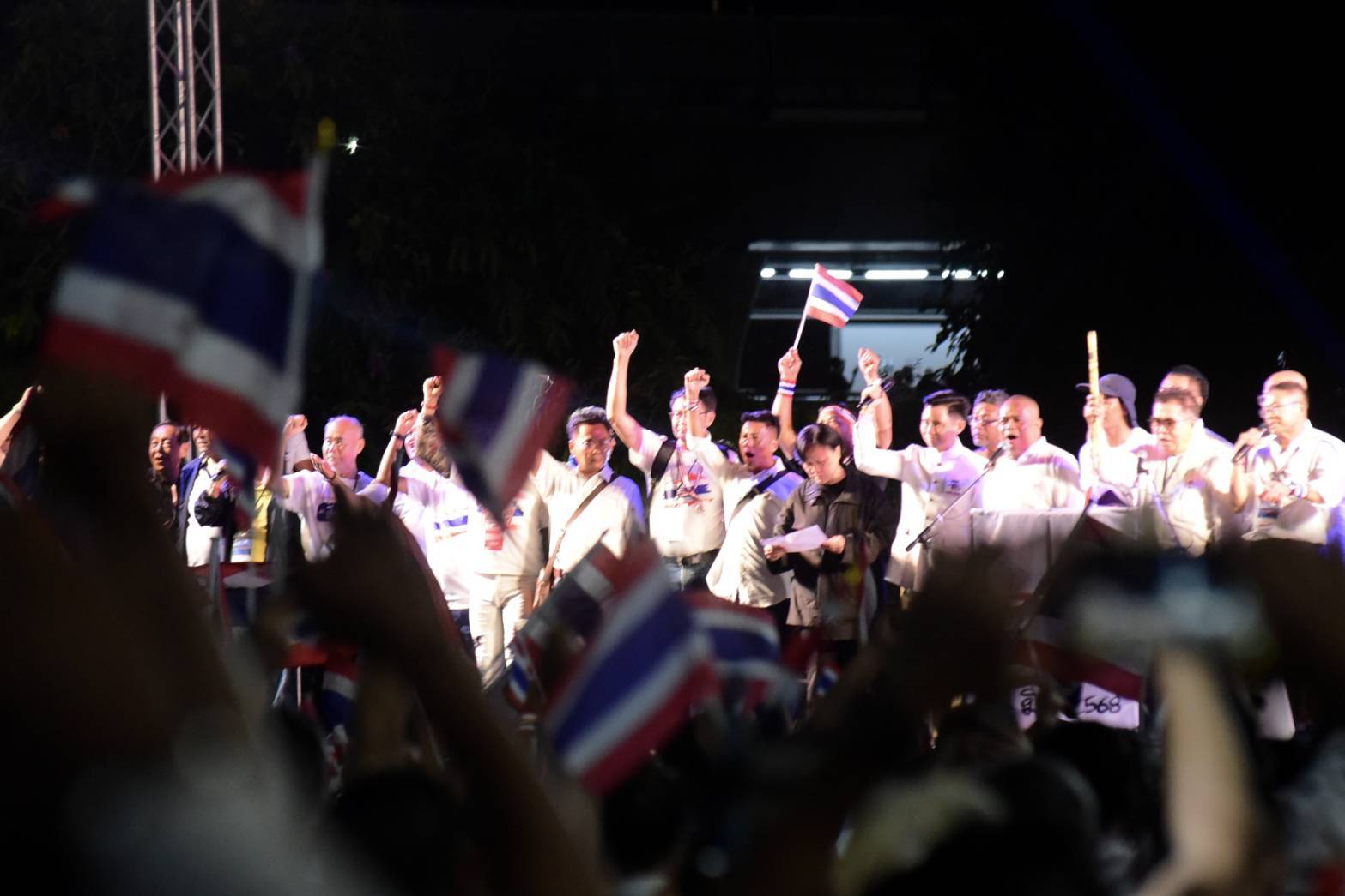 กลุ่ม “รวมพลังแผ่นดินปกป้องอธิปไตย” ประกาศยุติการชุมนุม พร้อมนัดชุมนุมใหญ่ขับไล่นายกฯ แต่ยังไม่กำหนดวัน